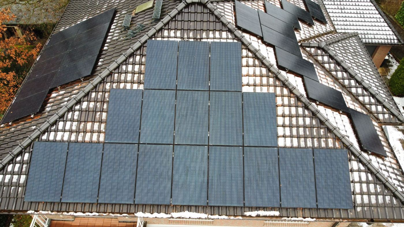 PV-Anlage auf Walmdach